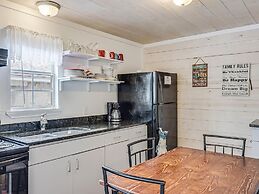 Merry Macaw Rp203b 1 Bedroom Duplex by RedAwning