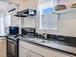 Merry Macaw Rp203b 1 Bedroom Duplex by RedAwning