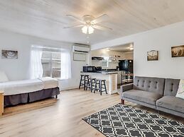 Merry Macaw Rp203b 1 Bedroom Duplex by RedAwning