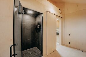 58mf - Wi-fi - Pets Ok - Evc - Amazing Views 2 Bedroom Cabin by RedAwn