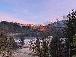 58mf - Wi-fi - Pets Ok - Evc - Amazing Views 2 Bedroom Cabin by RedAwn