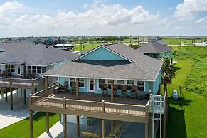 Tipsy Turtle 3 Bedroom Home by RedAwning