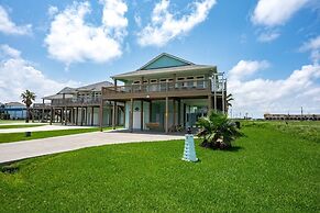 Tipsy Turtle 3 Bedroom Home by RedAwning