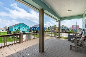 Tipsy Turtle 3 Bedroom Home by RedAwning