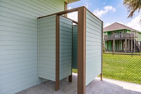 Tipsy Turtle 3 Bedroom Home by RedAwning