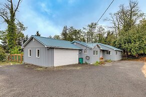 Bay City Retreat ~ 1/2 Mi to Local Beach!