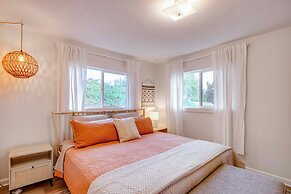 Bay City Retreat ~ 1/2 Mi to Local Beach!