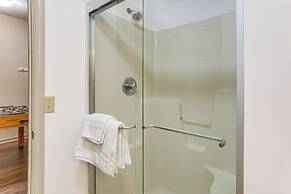 Spacious Mcgaheysville Home w/ Hot Tub & Sauna!