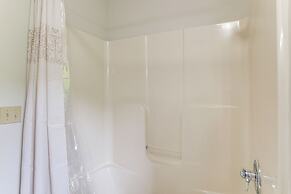 Spacious Mcgaheysville Home w/ Hot Tub & Sauna!