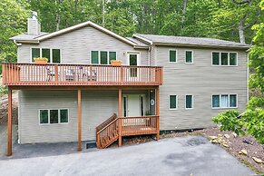 Spacious Mcgaheysville Home w/ Hot Tub & Sauna!
