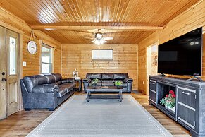 Family-friendly Milton Home on 14 Acres w/ Hot Tub