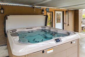 Family-friendly Milton Home on 14 Acres w/ Hot Tub
