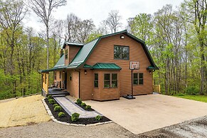 Family-friendly Milton Home on 14 Acres w/ Hot Tub
