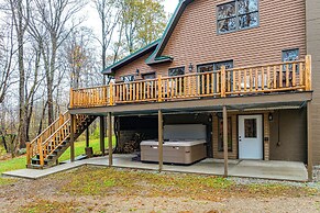 Family-friendly Milton Home on 14 Acres w/ Hot Tub