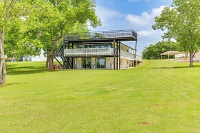 Granbury Home w/ Lake Views ~ 6 Mi to Boat Launch!