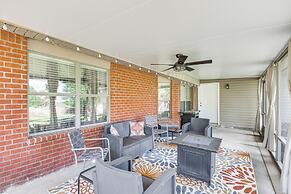 Crestview Family Home: Screened Porch & Games!