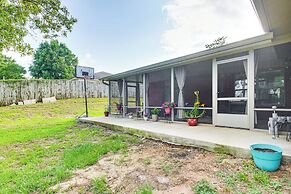 Crestview Family Home: Screened Porch & Games!