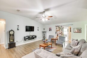 Crestview Family Home: Screened Porch & Games!