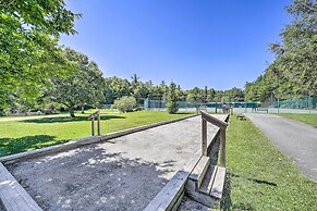 Lake & Pool Access: Spacious Home in Newland