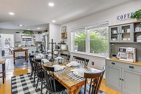 Lake & Pool Access: Spacious Home in Newland