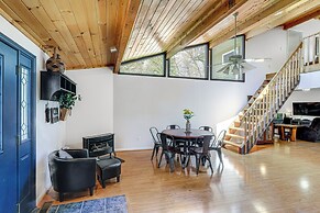 Lake & Pool Access: Spacious Home in Newland