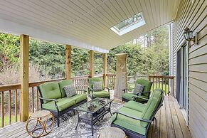 Lake & Pool Access: Spacious Home in Newland