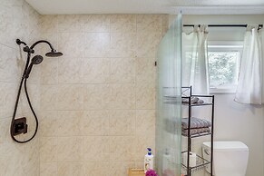 Lake & Pool Access: Spacious Home in Newland