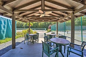 Lake & Pool Access: Spacious Home in Newland