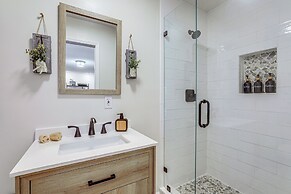 Lake & Pool Access: Spacious Home in Newland