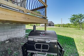 Arkansas Retreat w/ Deck, Fire Pit & Mtn Views!