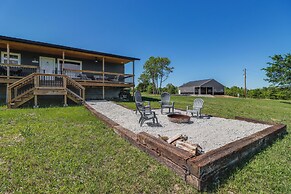 Arkansas Retreat w/ Deck, Fire Pit & Mtn Views!
