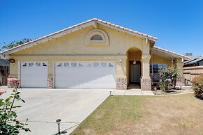 Fun-filled Backyard: Bakersfield Family Haven!