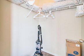 Half-mi to Grand Lake: Townhome w/ Hot Tub