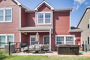 Half-mi to Grand Lake: Townhome w/ Hot Tub