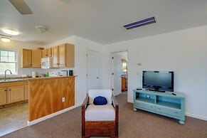 Buxton Apartment ~ 2 Mi to Lighthouse Beach!