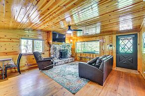 Creekside Cabin Retreat w/ Private Deck in Payson