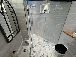 Centrally Located, Stunning 3bed 2bath, SE1