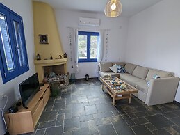 Seaside Bliss Tranquil Retreat on Kythnos Island