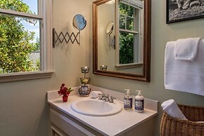 Montford Inn & Cottages