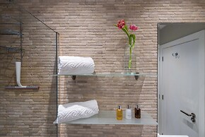 Stylish Fulham Flat With Patio by Underthedoormat