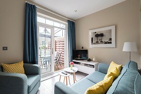 Stylish Fulham Flat With Patio by Underthedoormat