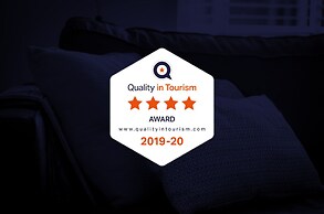 Stylish Fulham Flat With Patio by Underthedoormat