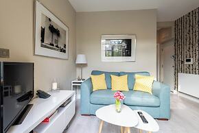 Stylish Fulham Flat With Patio by Underthedoormat