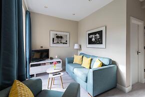 Stylish Fulham Flat With Patio by Underthedoormat