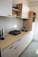 Beachside Apartment - Sleeps 5, Parking & Views