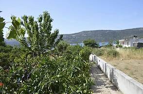 Beachside Apartment - Sleeps 5, Parking & Views