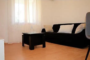 Beachside Apartment - Sleeps 5, Parking & Views
