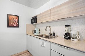 Otium Ideal Marina Getaway Balcony Parking