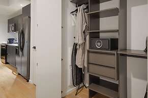 Spacious King Studio at Downtown Miami