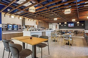 Akena Serris  Val d'Europe